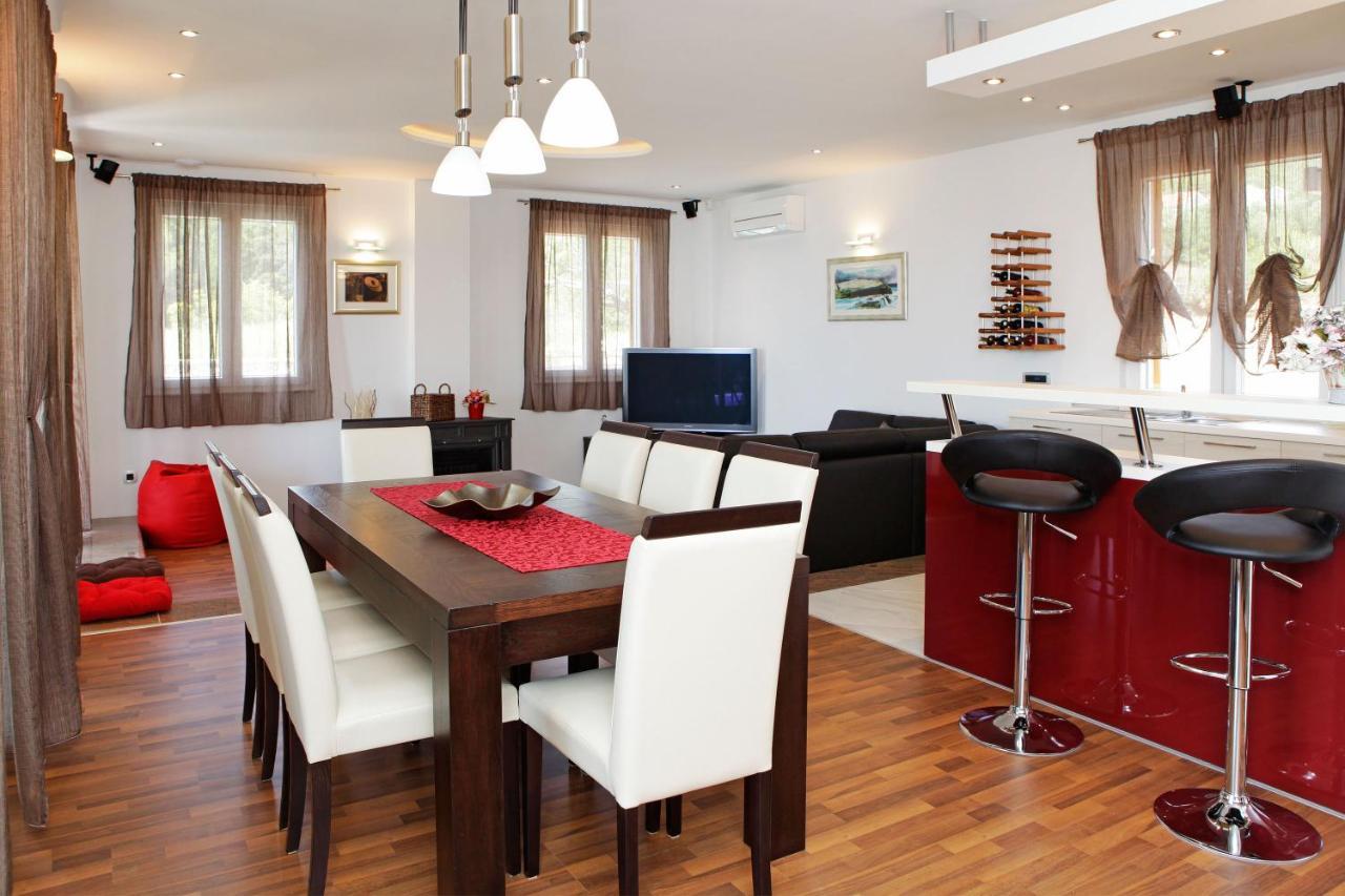Villa Nera Bol Zewnętrze zdjęcie